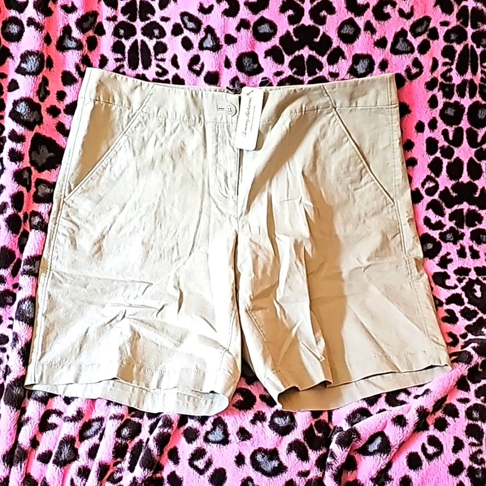 NWT Tommy Bahama women's Katrine shorts Ellery fit. Khaki. Size 14